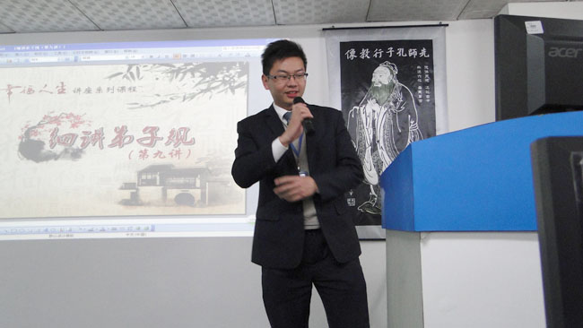 兄道友，弟道恭。兄弟睦，孝在中