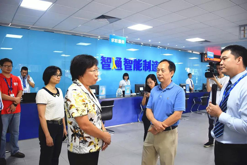 東莞市副市長喻麗君及相關(guān)領(lǐng)導組成的調(diào)研組到訪東莞倍增企業(yè)進行調(diào)研指導09